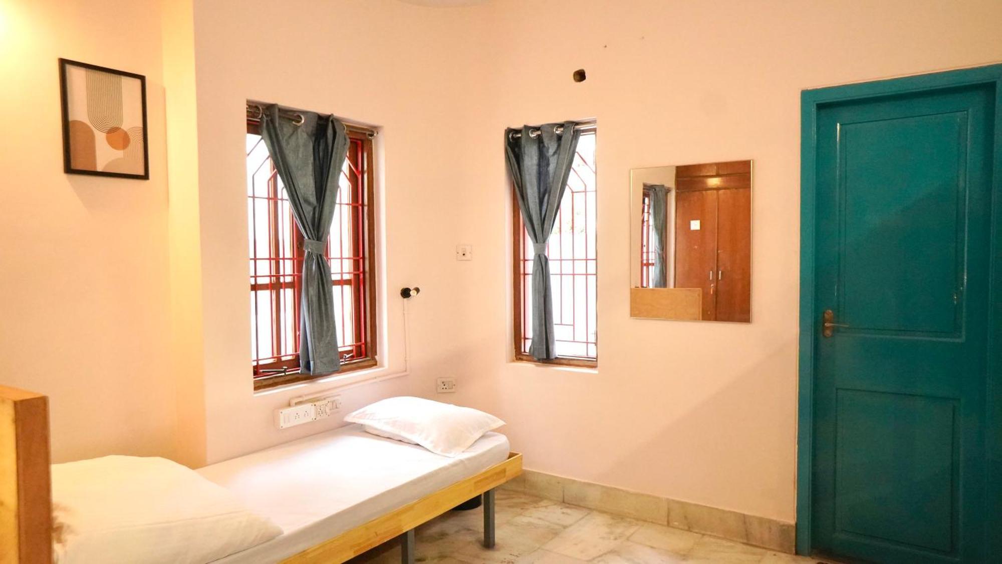 Roambay - Gokulam Vandrarhem Mysore Exteriör bild